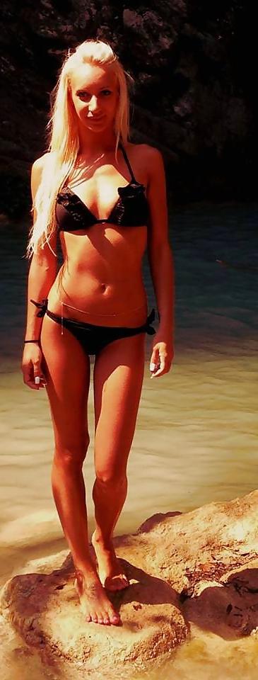 4P Mature in the city & a hottie in the beach (No Nude)