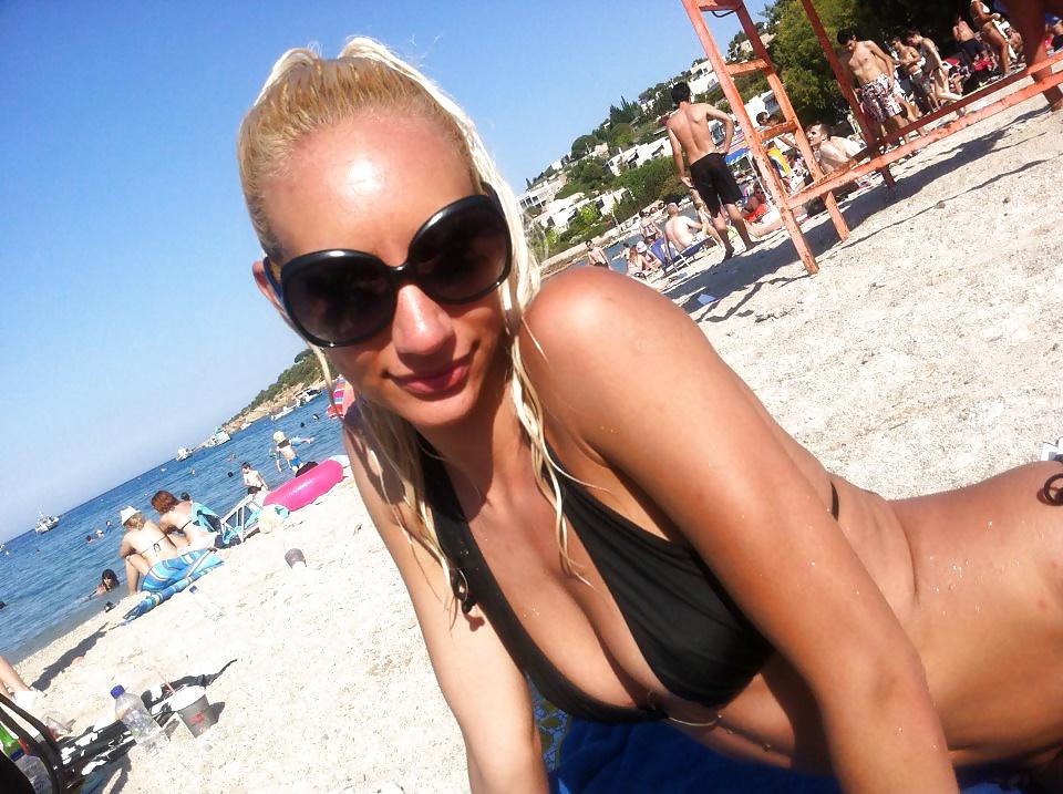 4P Mature in the city & a hottie in the beach (No Nude)