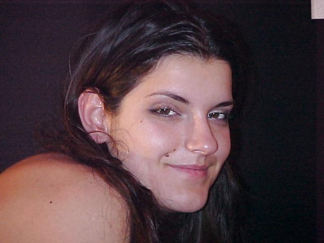 25P Amateur Agnes inserting cannonball to her pussy