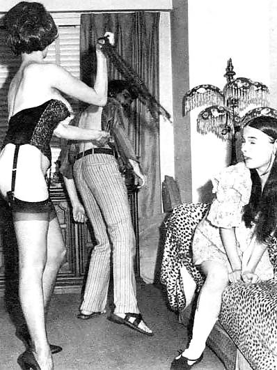 22P B&W Old Vintage Set - She Catches Them