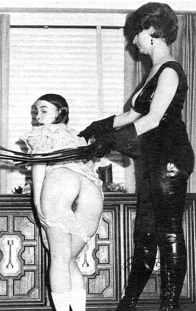 22P B&W Old Vintage Set - She Catches Them