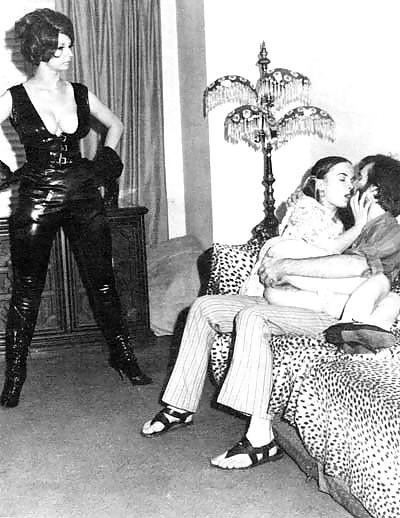 22P B&W Old Vintage Set - She Catches Them