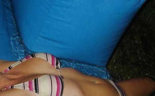 16P In the pool with Elisabeth