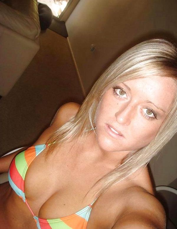 10P Blonde gf posing on bed