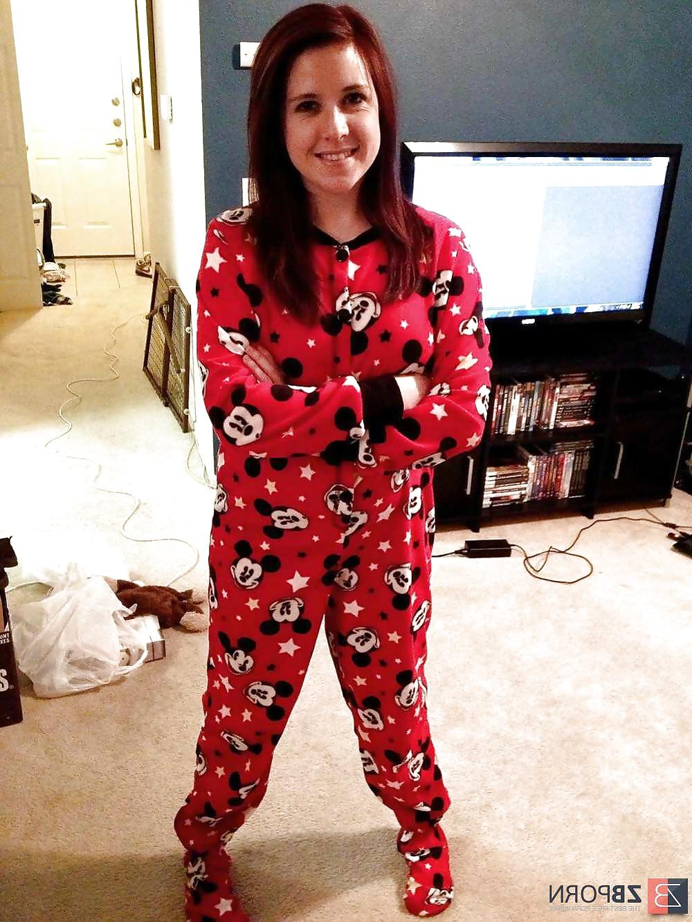 25P Lolrenaynay hot cum slut please comment.
