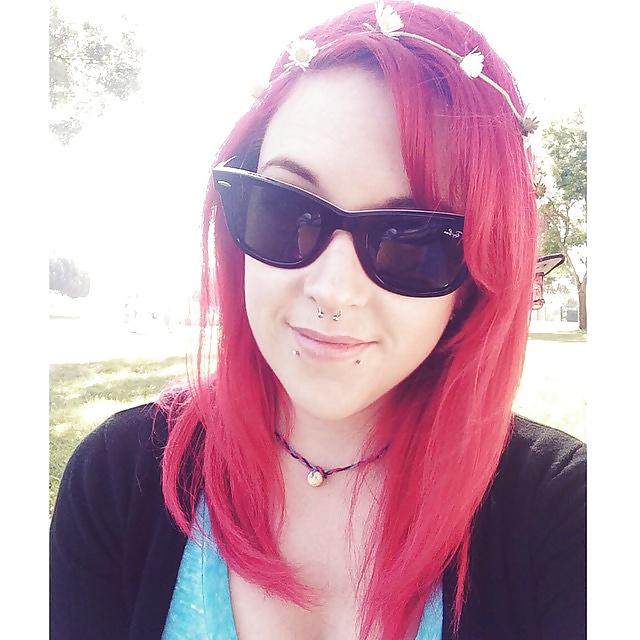 25P Lolrenaynay hot cum slut please comment.