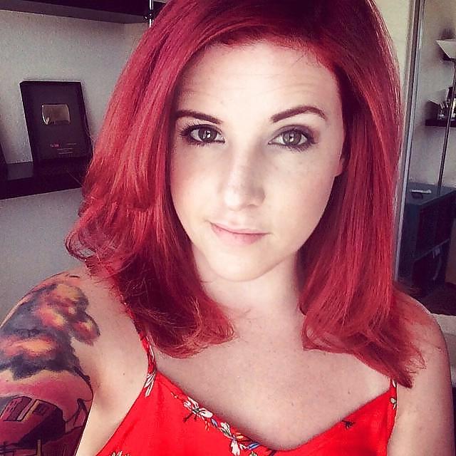25P Lolrenaynay hot cum slut please comment.