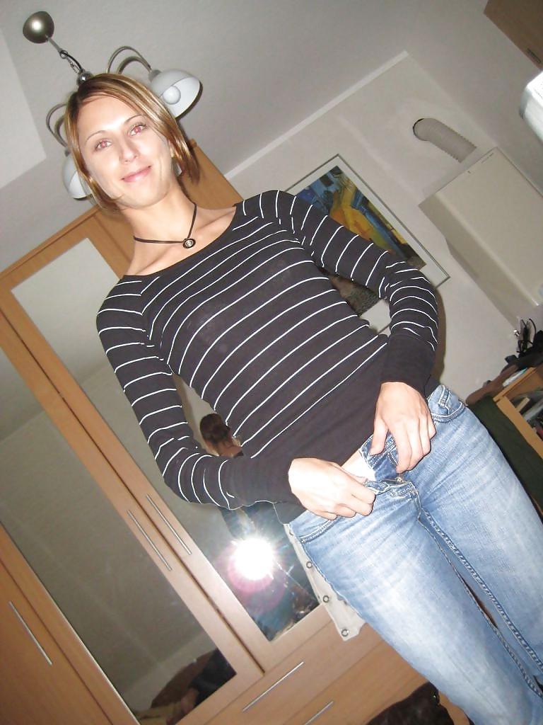 25P Nice leggy Milf