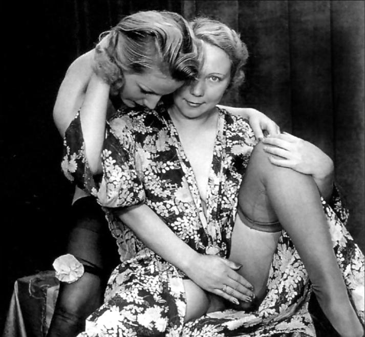 16P Vintage  Lesbians-num-001