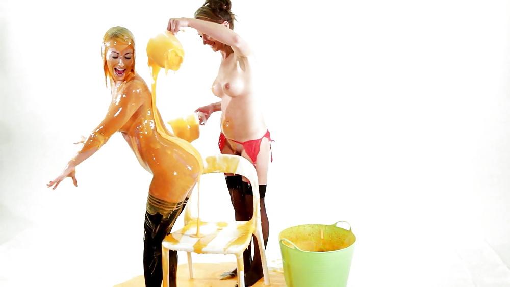 25P Wet and Messy Chicks