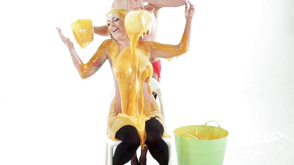 25P Wet and Messy Chicks