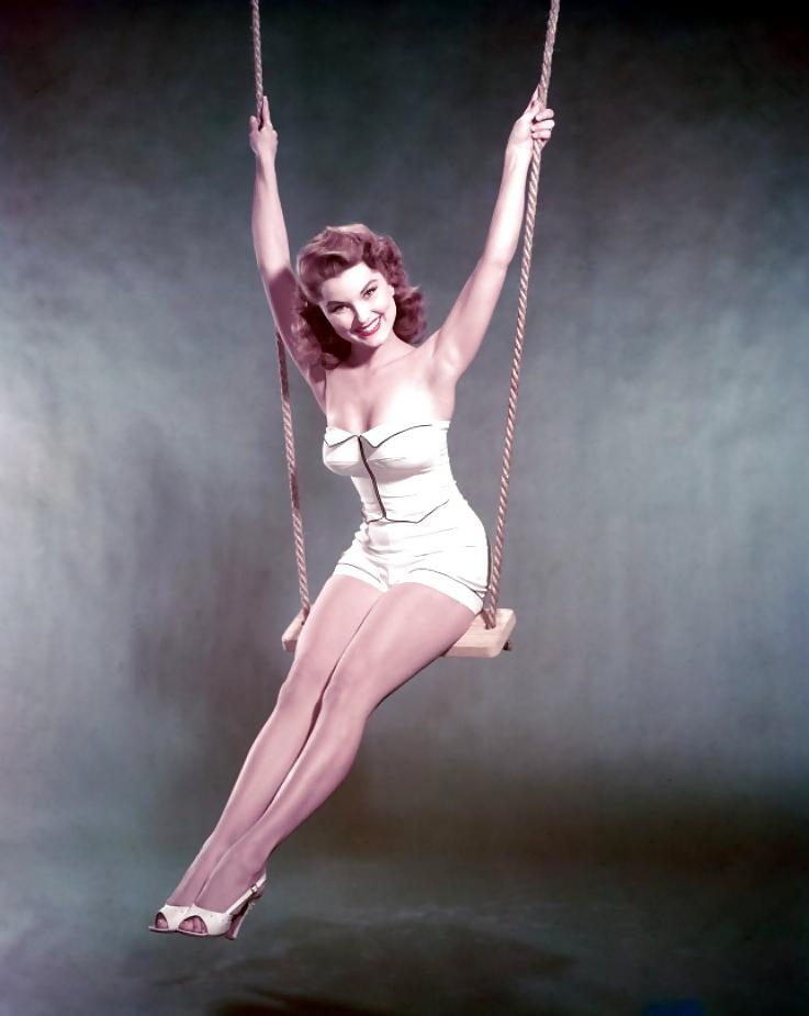16P Vintage lady's & Swings-num-001
