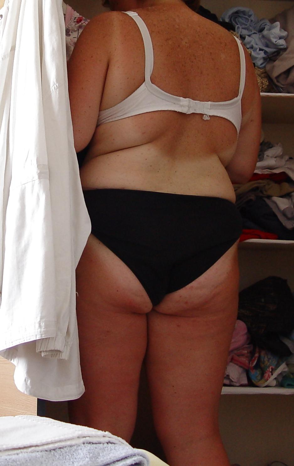 10P Wife's tan lines