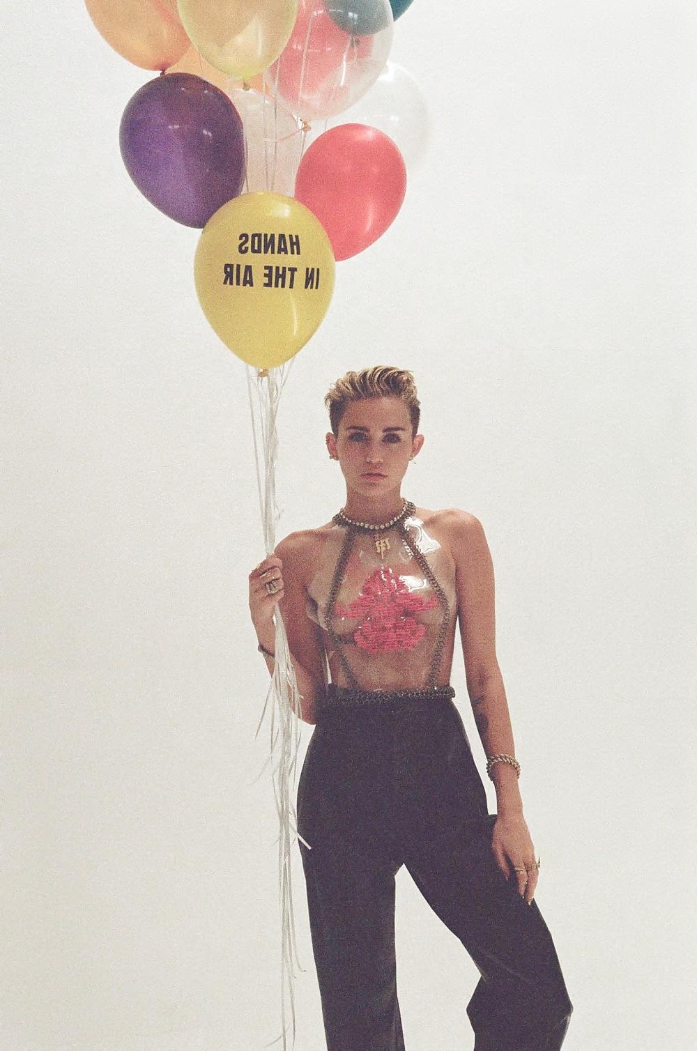 25P Miley Cyrus - Bangerz Photoshoot Outtakes