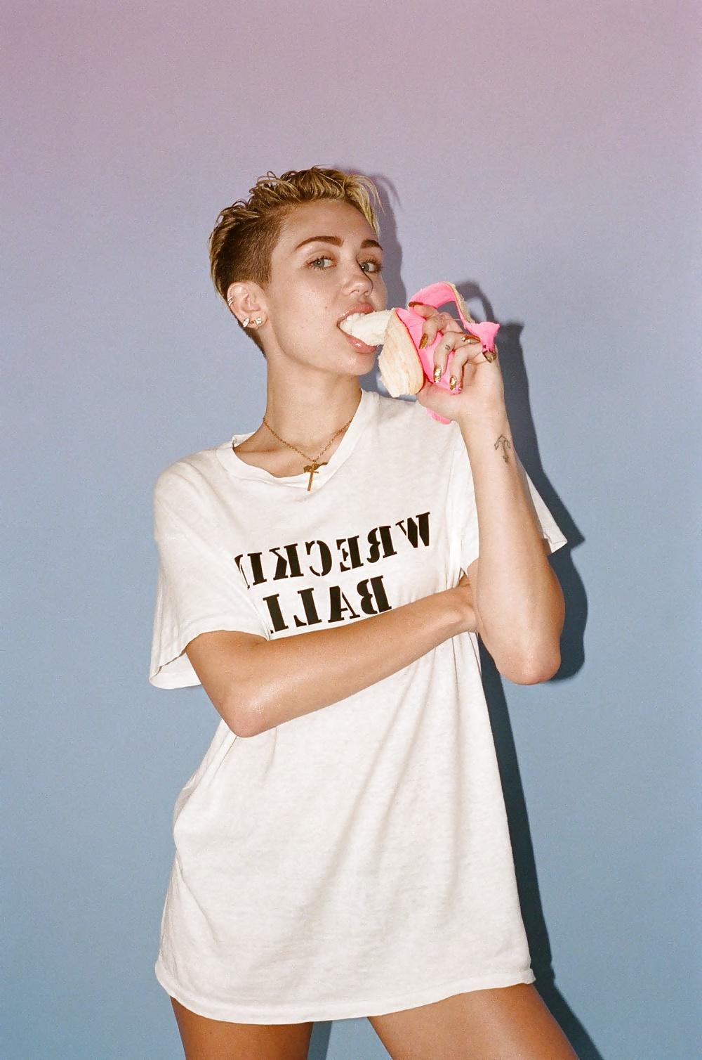25P Miley Cyrus - Bangerz Photoshoot Outtakes