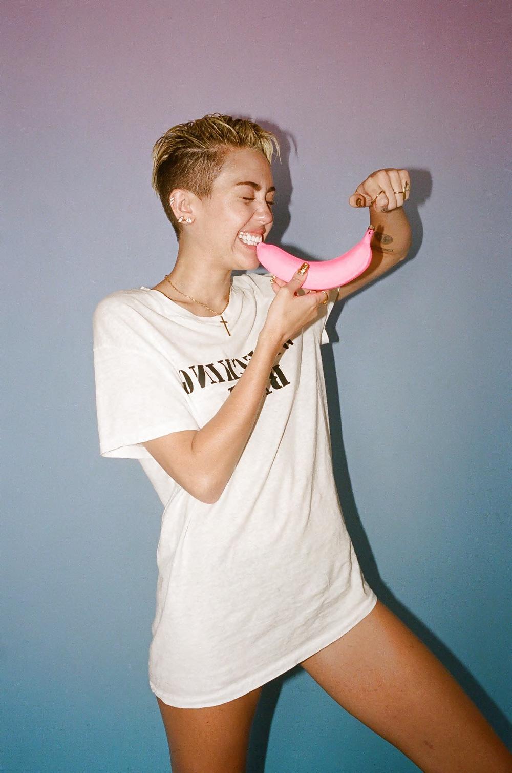 25P Miley Cyrus - Bangerz Photoshoot Outtakes