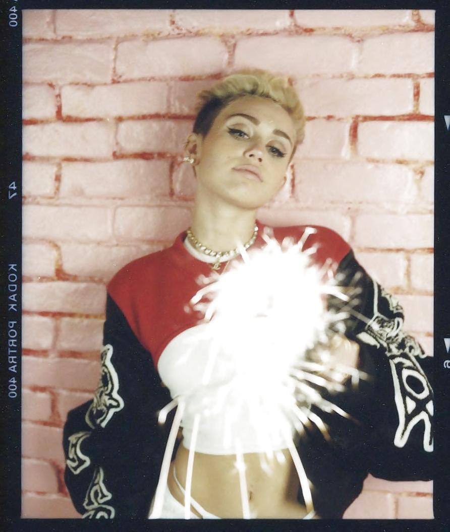 25P Miley Cyrus - Bangerz Photoshoot Outtakes