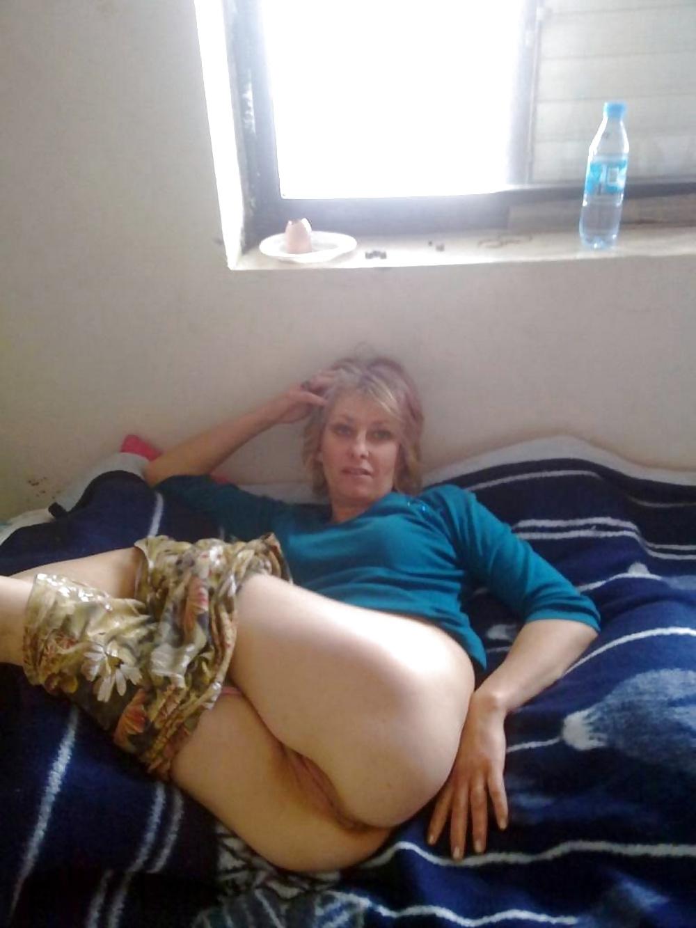 25P Which one is my mom - stolen picture