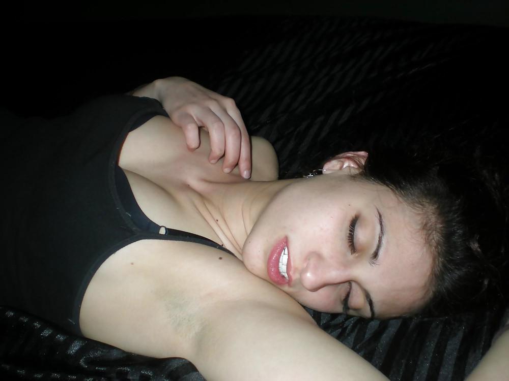 25P Super Sexy Teen babe posing
