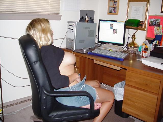23P Hot Blonde Posing