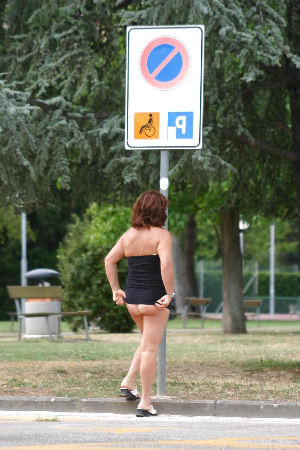 5P 50over esibizionista per strada...