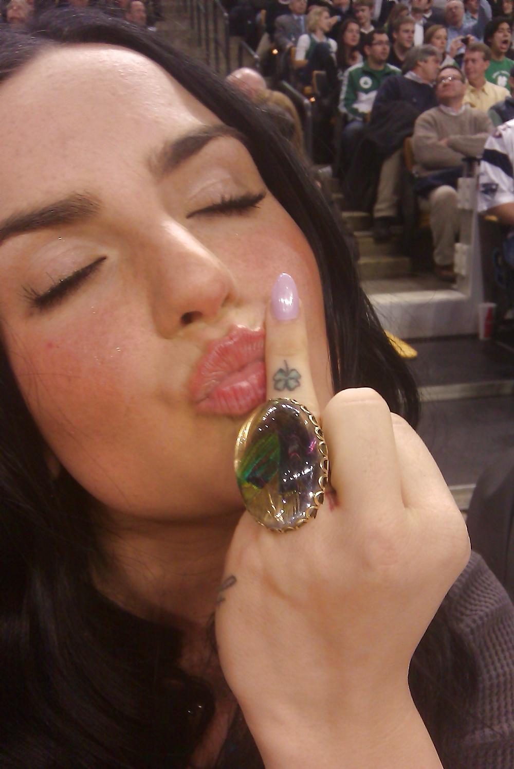 25P Tongue celebrity