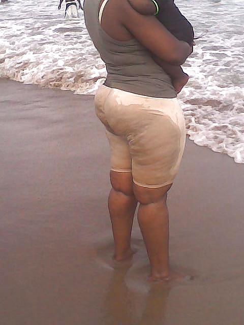 25P BBW MATURE BEACH ASS