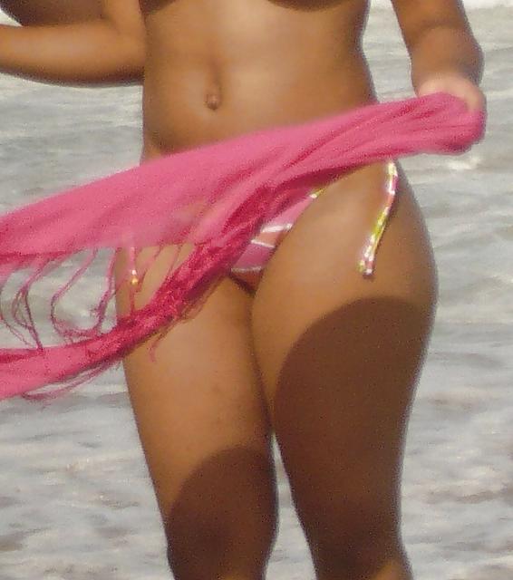 25P BBW MATURE BEACH ASS