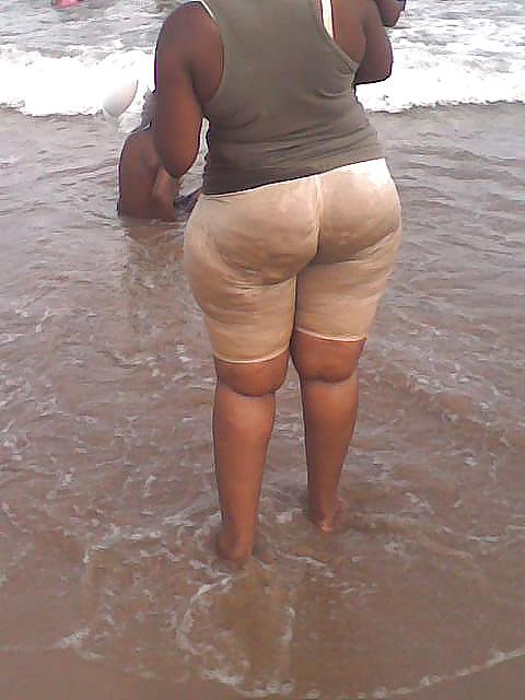 25P BBW MATURE BEACH ASS