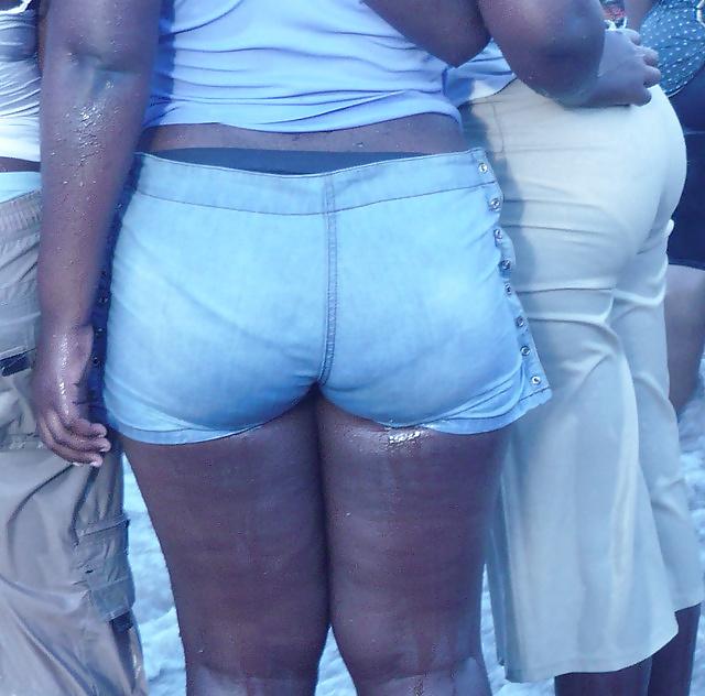 25P BBW MATURE BEACH ASS