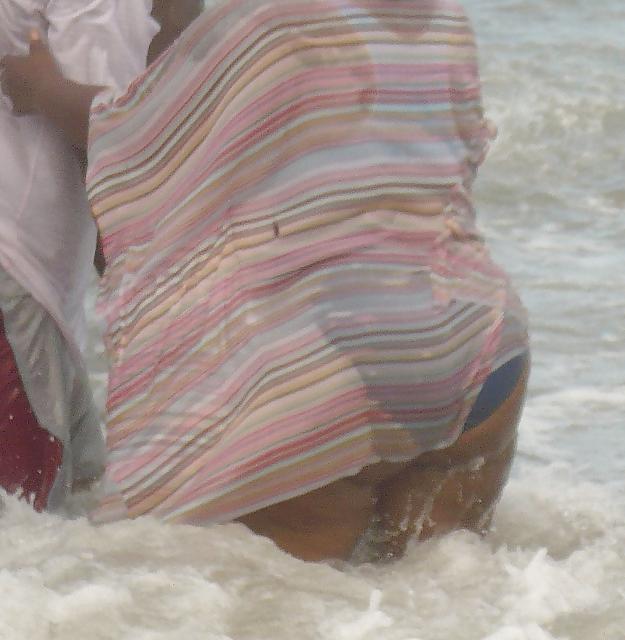 25P BBW MATURE BEACH ASS