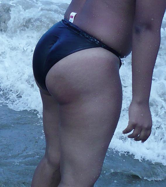 25P BBW MATURE BEACH ASS