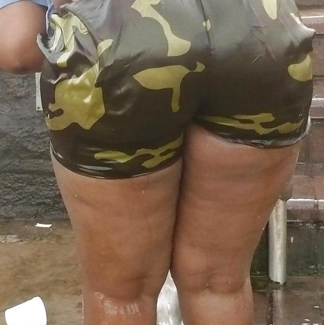 25P BBW MATURE BEACH ASS