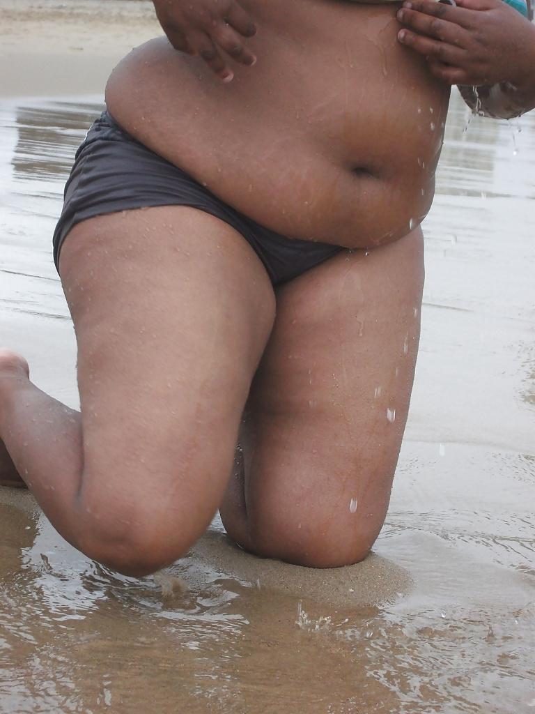 25P BBW MATURE BEACH ASS