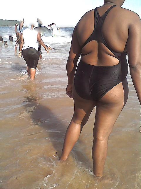 25P BBW MATURE BEACH ASS