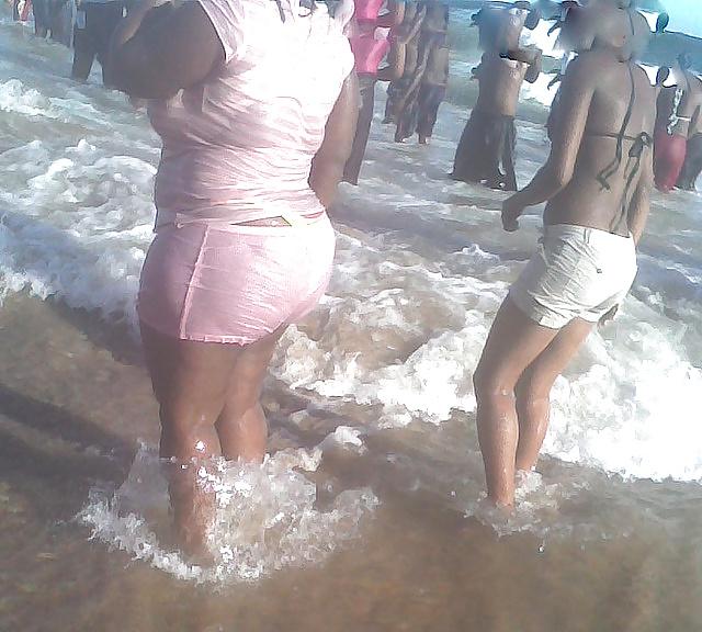 25P BBW MATURE BEACH ASS