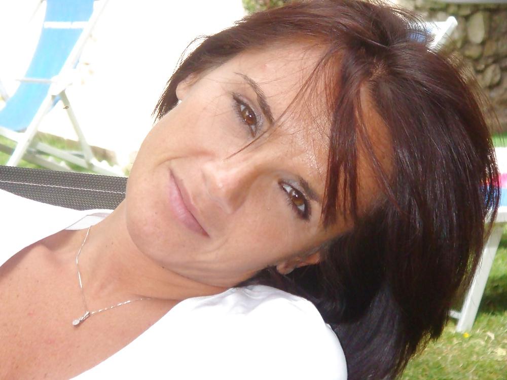 25P Beautiful MILF