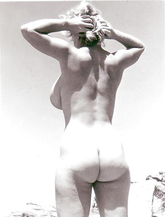 18P BUSTY VINTAGE BABE VIRGINIA BELL