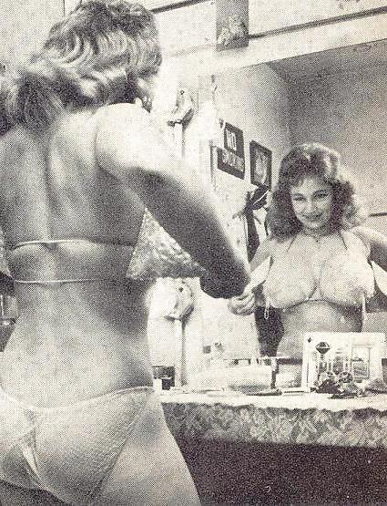 18P BUSTY VINTAGE BABE VIRGINIA BELL
