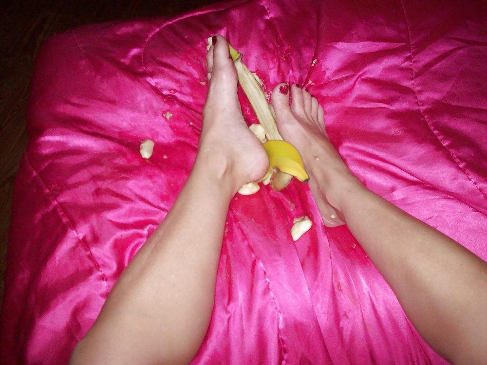 7P Toes covered in Banana