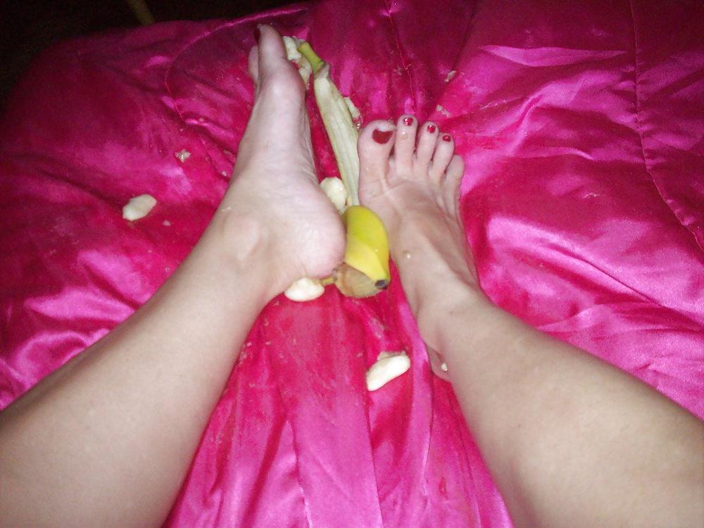 7P Toes covered in Banana