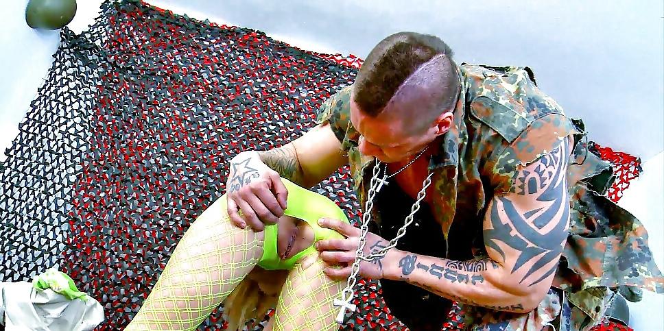 25P Fuck brutal, cum hard, muscular Diesel in sneakers outdoor