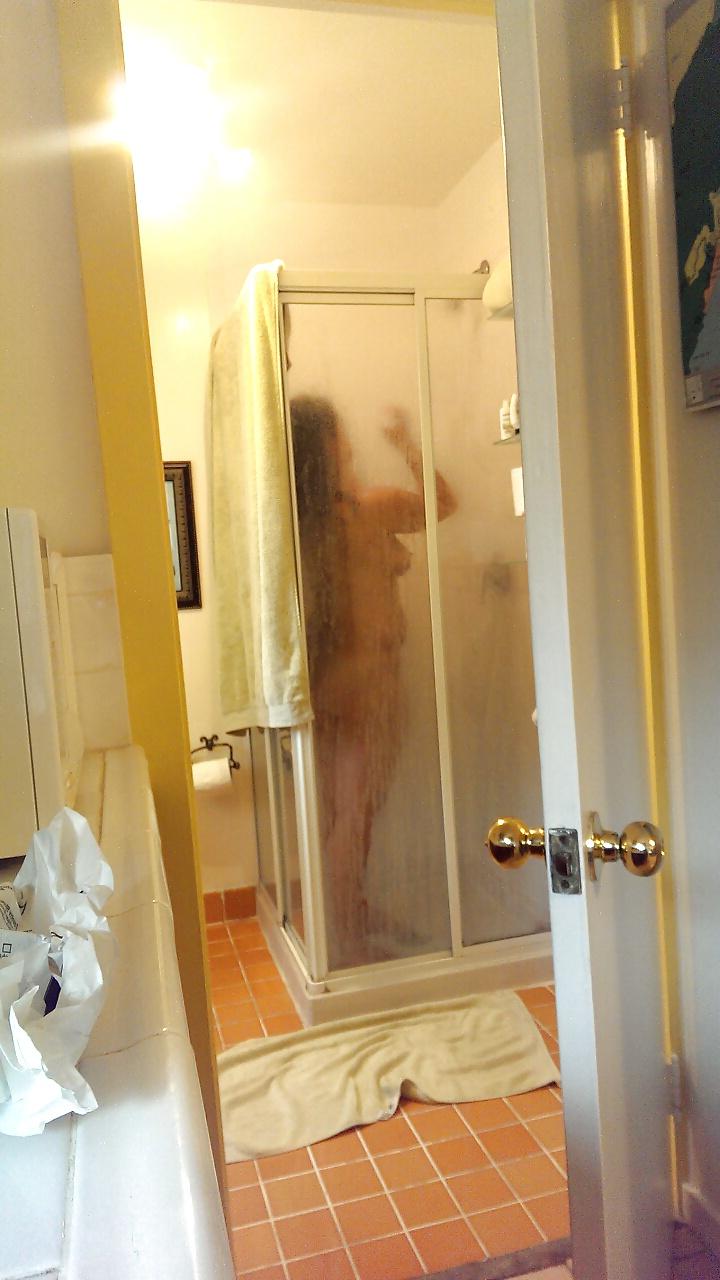 19P Stolen Cell Phone pics of my big titty aunt
