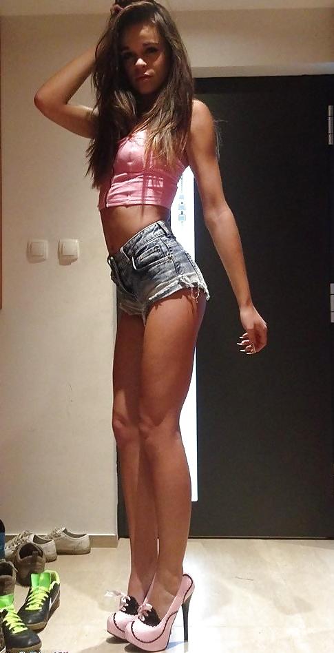 25P Selfies,Cum Shots,Pussy...pure 100% wanking material