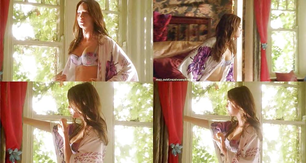 25P Emily Blunt Ultimate Nude Collection