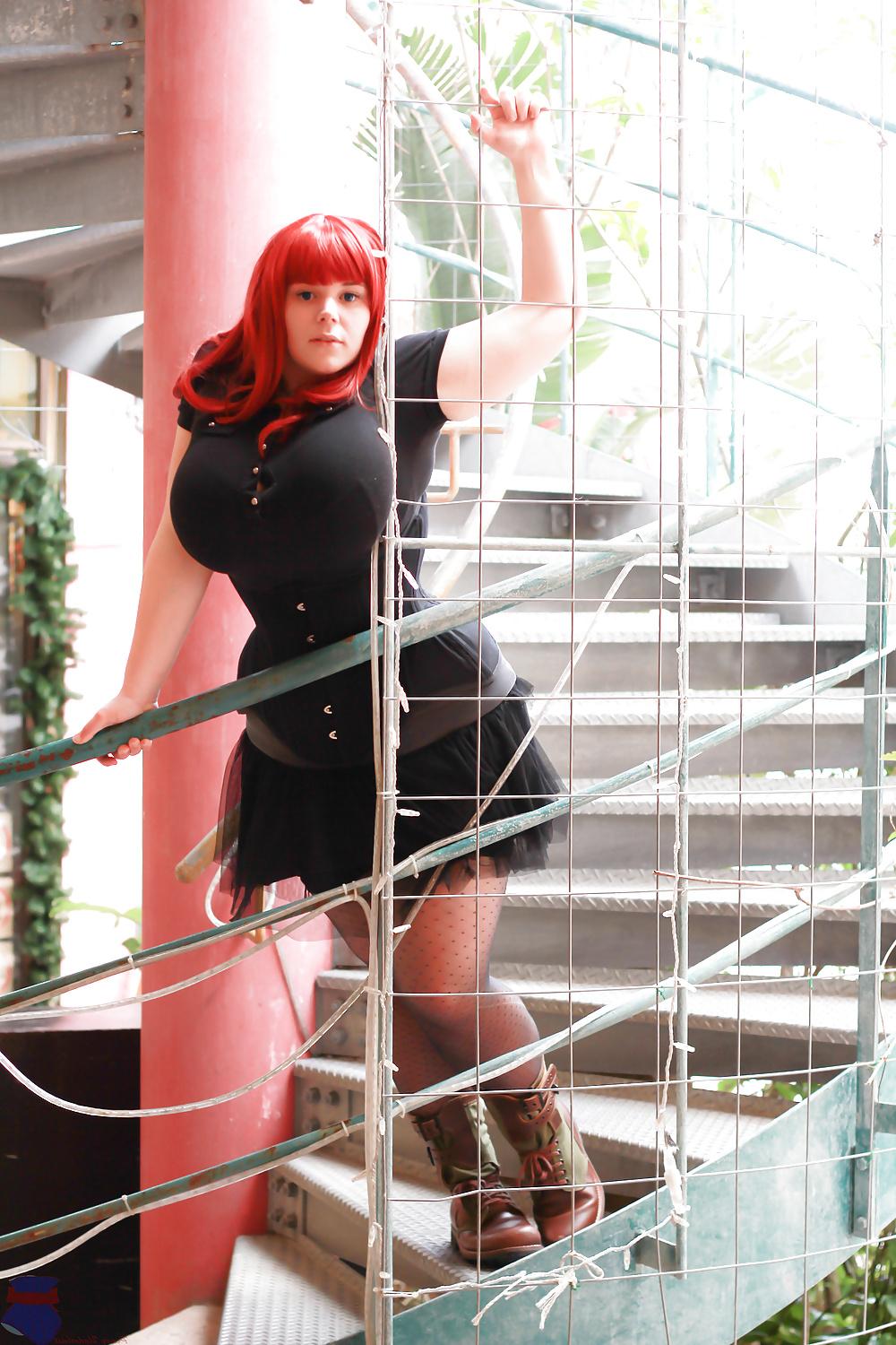 25P New pics of Penny Underbust!
