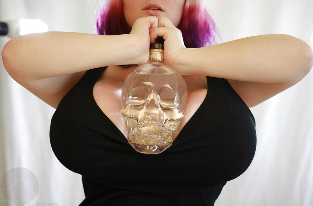 25P New pics of Penny Underbust!