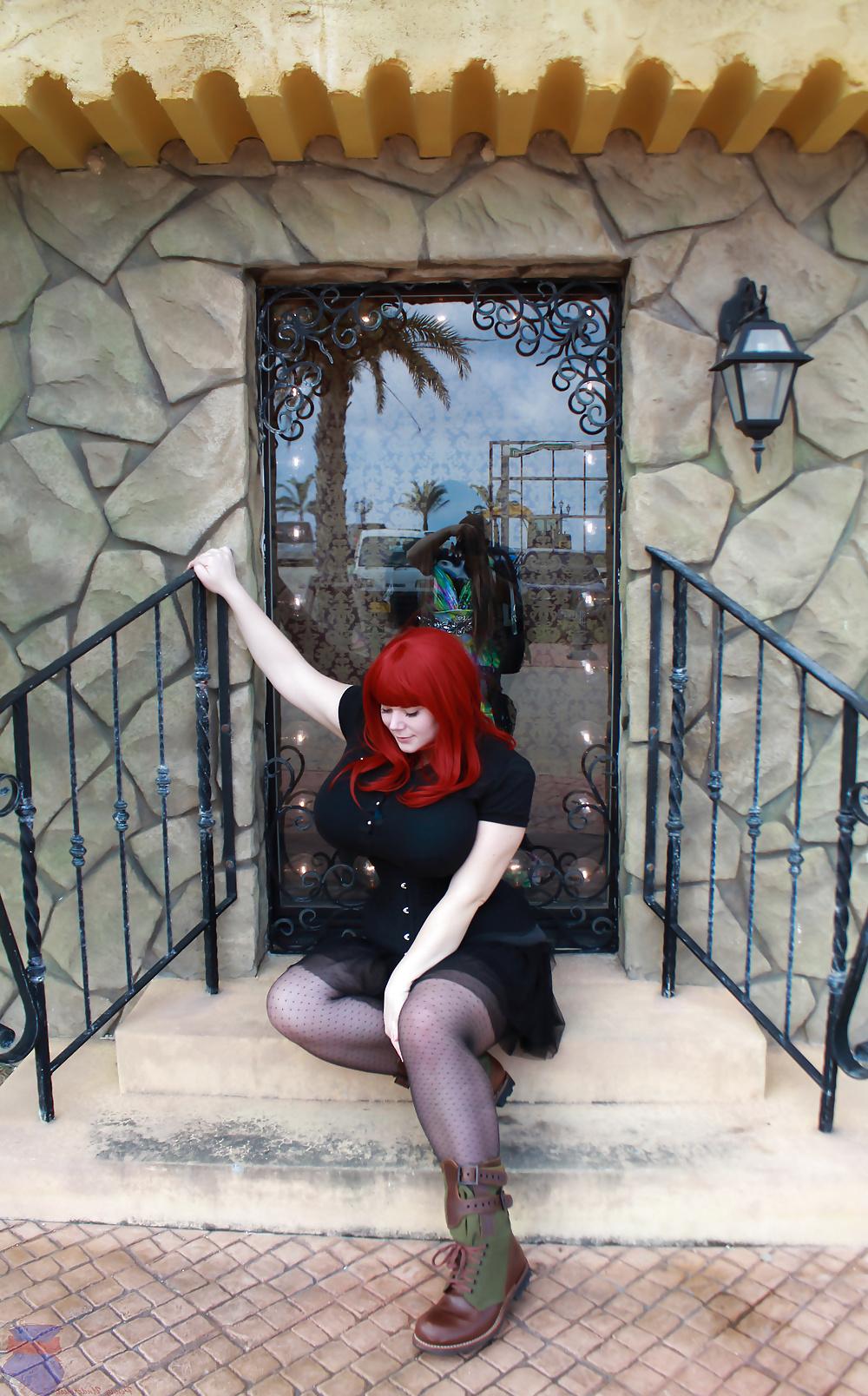 25P New pics of Penny Underbust!