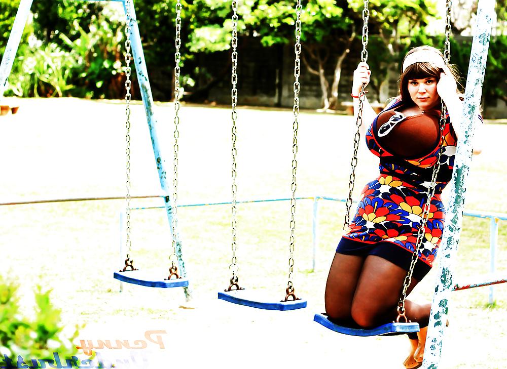 25P New pics of Penny Underbust!