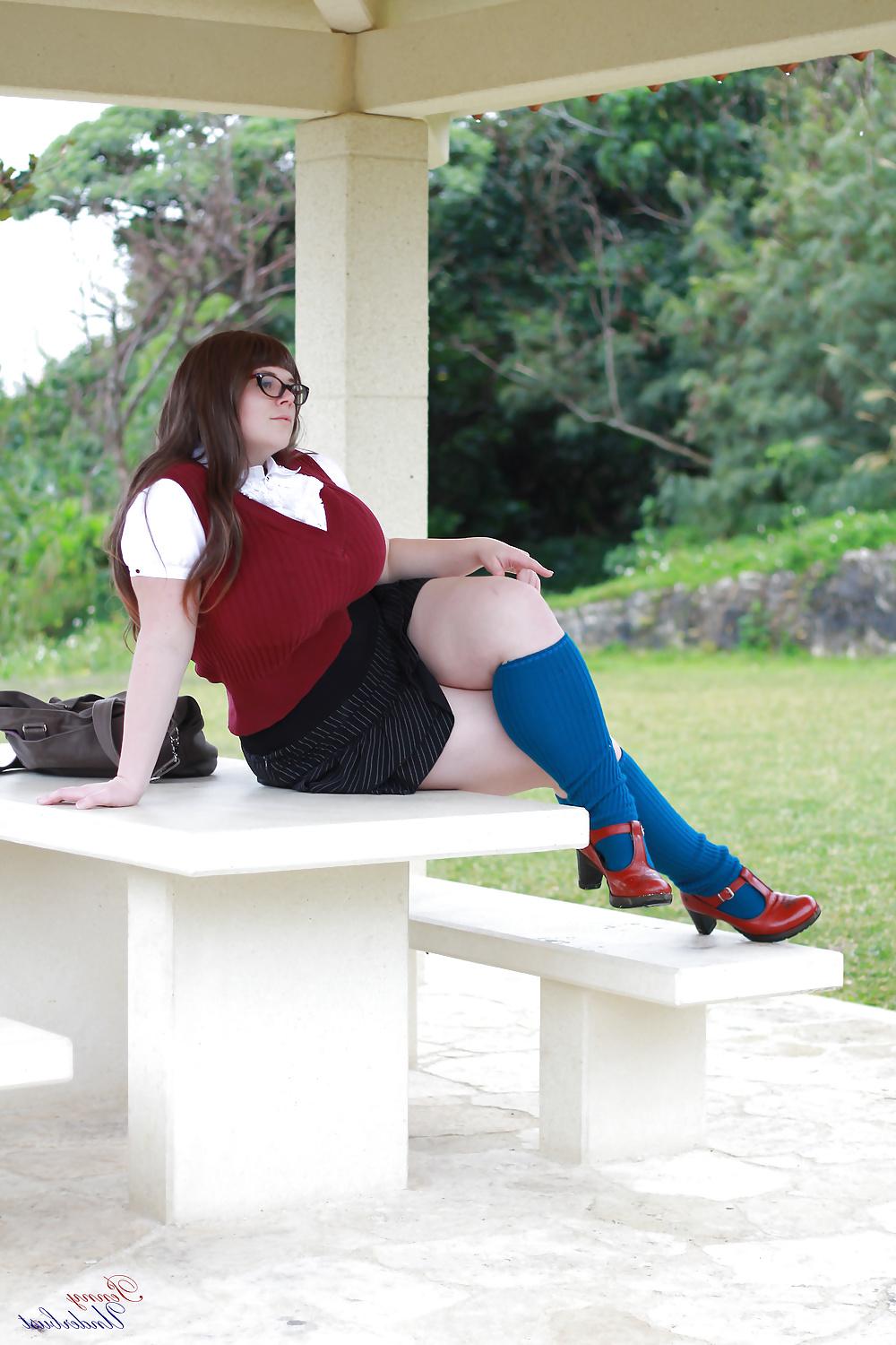 25P New pics of Penny Underbust!